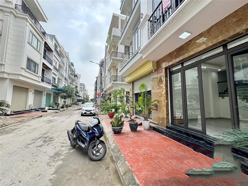 Bán nhà số 11 Lô 56 Khu TĐC Chợ Hoa Quả (Vinhome Riverside), Sở Dầu, Hồng Bàng, Hải Phòng