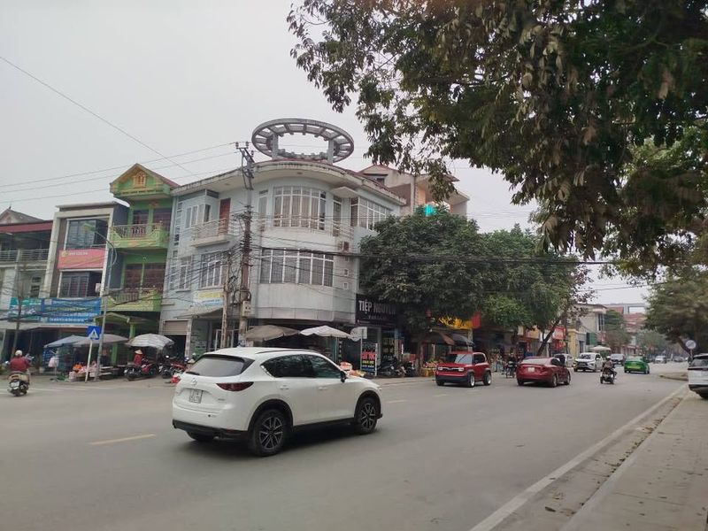 Gia đình chuyển về Hà Nội muốn bán căn nhà 2 tầng số nhà 1154 mặt đường Yên Ninh, Yên Bái