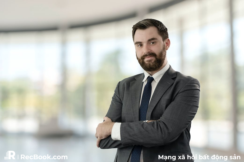 3.jpg Ông John Campbell cho rằng giá đất cao hơn có thể cản trở các doanh nghiệp điện tử, ô tô và sản xuất năng lượng mặt trời mới gia nhập.