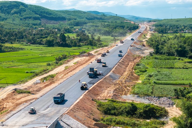 Dự án lớn nhất, có hầm xuyên núi dài nhất cao tốc Bắc Nam: Hơn 4.000 công nhân và máy móc làm việc suốt ngày đêm, phấn đấu vượt tiến độ 8 tháng