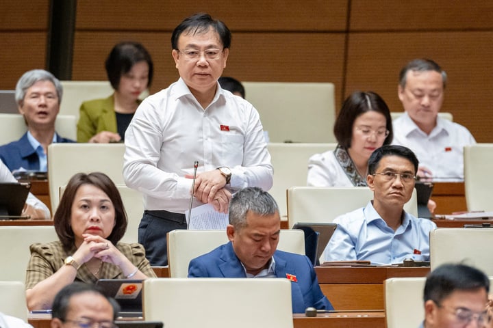 Giá bất động sản 'phi mã', cán bộ công chức mất vài trăm năm mới mua được nhà