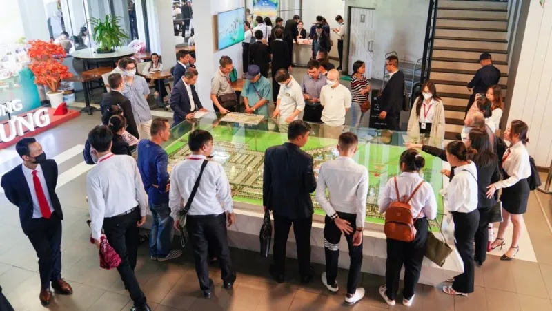 Nhiều môi giới nhà đất phải hành nghề 'chui'