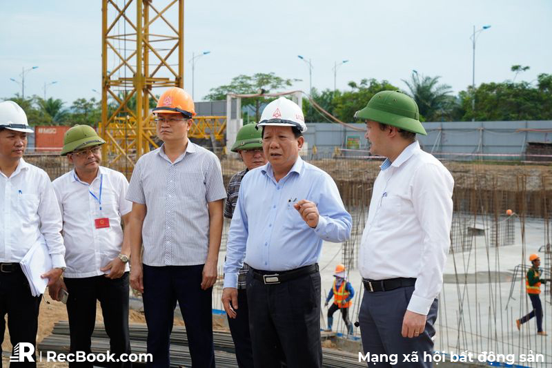 Phó Chủ tịch UBND thành phố Nguyễn Đức Thọ kiểm tra tiến độ triển khai xây dựng và việc mở bán nhà ở xã hội, nhà ở cho công nhân