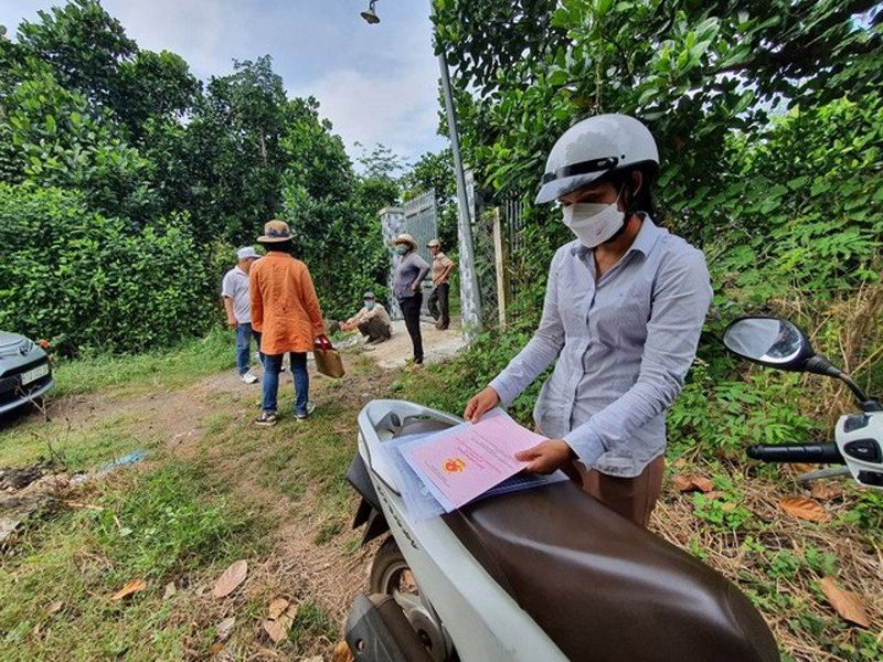 Hụt hơi vì ôm hàng lướt sóng, nhà đầu tư kêu cứu: “Xoay tiền không kịp, cần sang cọc”