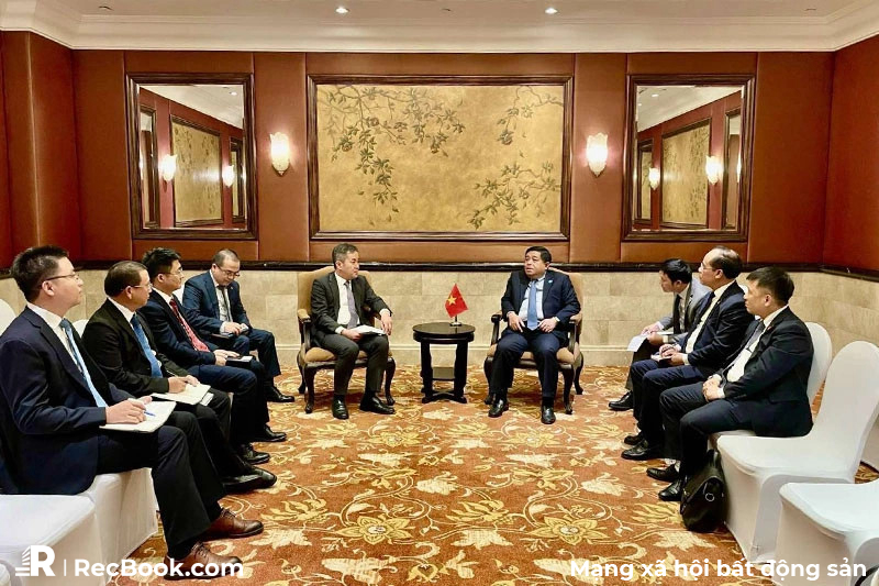 Bộ trưởng Bộ Kế hoạch v&agrave; Đầu tư Nguyễn Ch&iacute; Dũng tiếp đại diện Tập đo&agrave;n X&acirc;y dựng giao th&ocirc;ng Trung Quốc. Ảnh: MPI