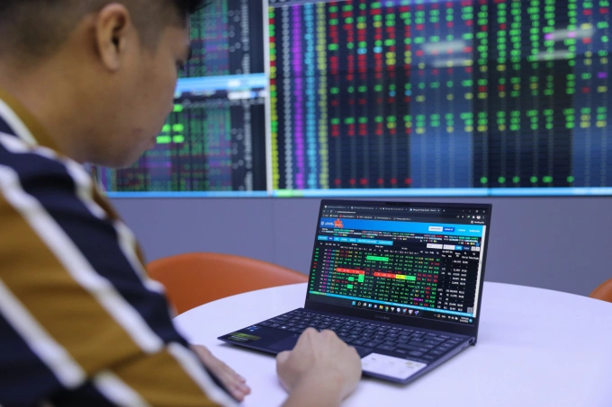 'Sóng' cổ phiếu bất động sản