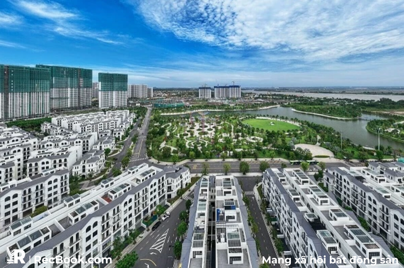 Giảm đòn bẩy tài chính, hạn chế đầu tư dàn trải giúp doanh nghiệp bất động sản vượt khó