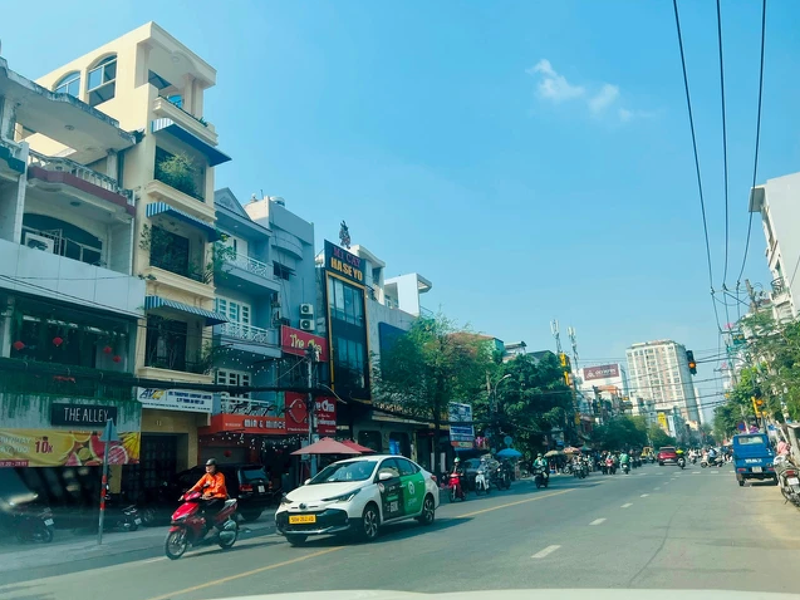 Một tuyến đường trung tâm Tp.HCM không có một bằng thuê nào bị bỏ trống, thậm chí khách giành nhau thuê, lộ lý do khó tin phía sau