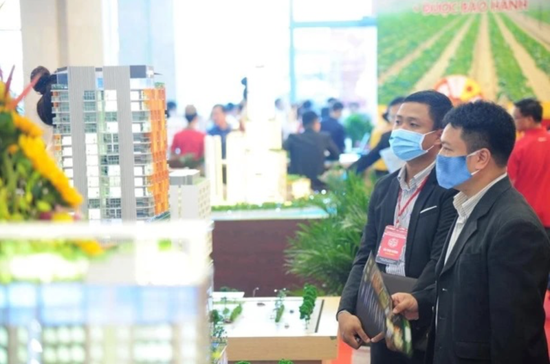 Không còn khư khư giữ tiền mặt, nhà đầu tư đã bắt đầu bơm vốn vào bất động sản