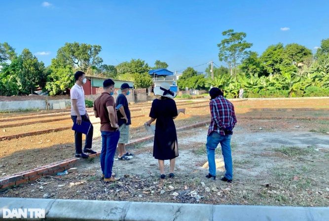Bất động sản "nóng" lại, môi giới ồ ạt trở lại thị trường
