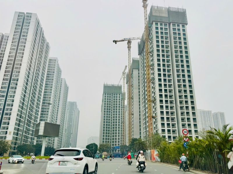 Bất ngờ xuất hiện chung cư cũ ở Hà Nội, TP.HCM "rớt" giá: Căn hộ cao cấp Royal City, D’. Le Roi Soleil... cũng không ngoại lệ