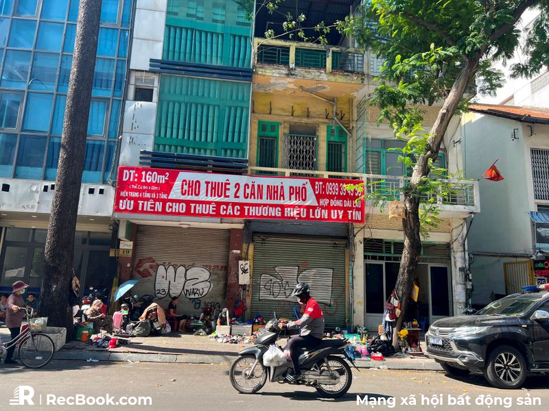 Khó như nhà phố kinh doanh: “Ế” nhưng vẫn trong tư thế không giảm giá