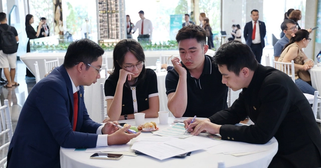 Tâm sự của người tìm mua căn hộ: “Chỗ nào cũng tăng giá hết rồi!”