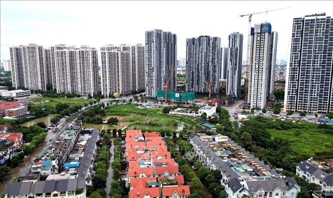 Áp lực chi phí xây dựng 'dồn' lên bất động sản