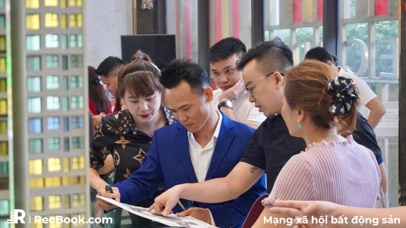 Cafe thứ 7 cùng Hoang Huy Commerce!