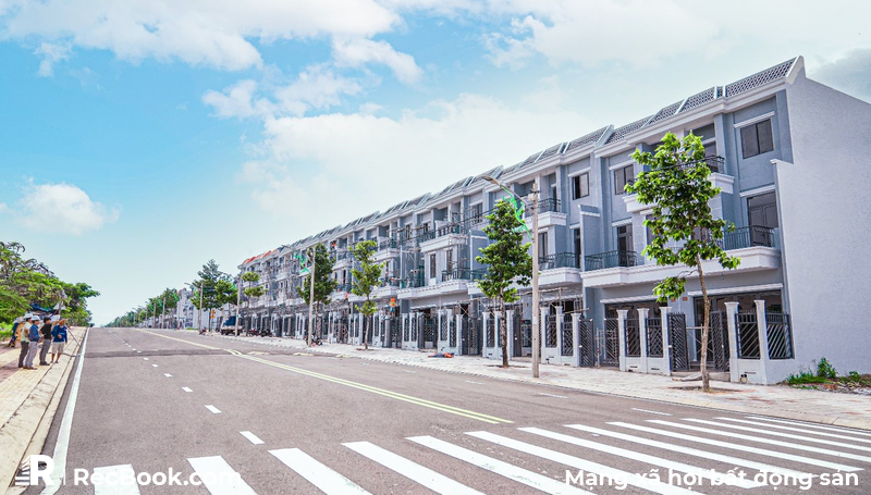 2.png Cuối năm 2023 là giai đoạn nhà đầu tư săn hàng tốt đón chu kỳ tăng trưởng mới.