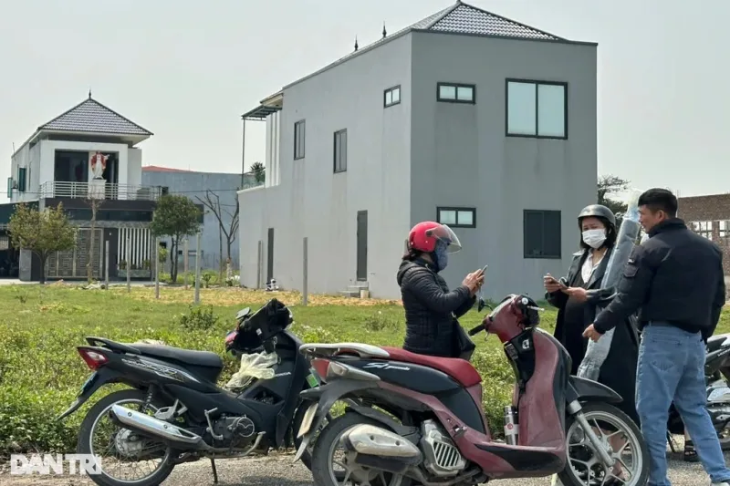 "Sốt" đất từ phố đến biển, chính quyền Hà Tĩnh cảnh báo