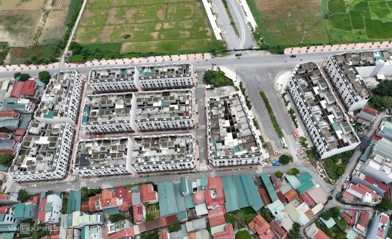Hàng nghìn biệt thự bỏ hoang nơi đất đấu giá 133 triệu một m2