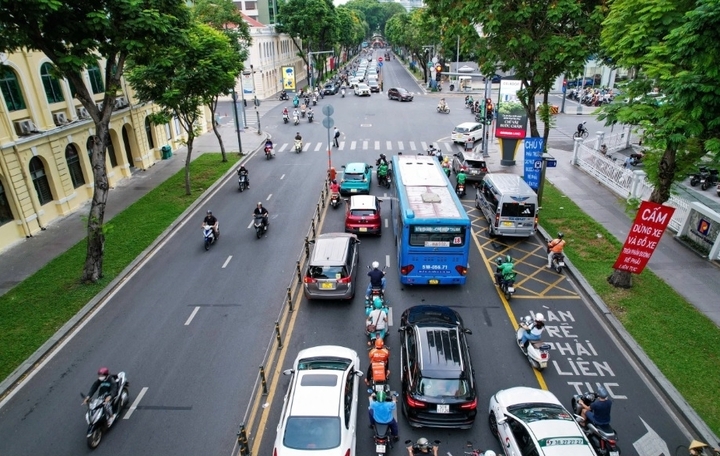 Tạm ngưng các phương tiện đi vào đường Lê Duẩn, TPHCM ngày 23/8