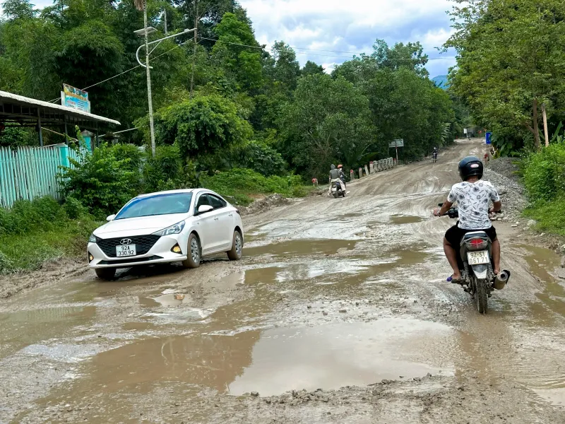 Cận cảnh tuyến đường 'đau khổ' với người dân vùng núi Đà Nẵng