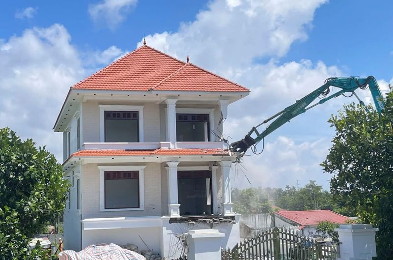 Biệt thự nhìn ra biển ở Hải Phòng bị phá dỡ